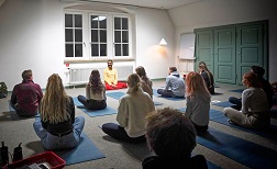 Lange Nacht 2023, Yogasession mit Ashwani Bhanot