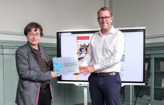 Übergabe der Auszeichnung als Digitaler Ort Niedersachsen am 20. Juni, Foto: Barbara Mönkediek / Universitätsbibliothek
